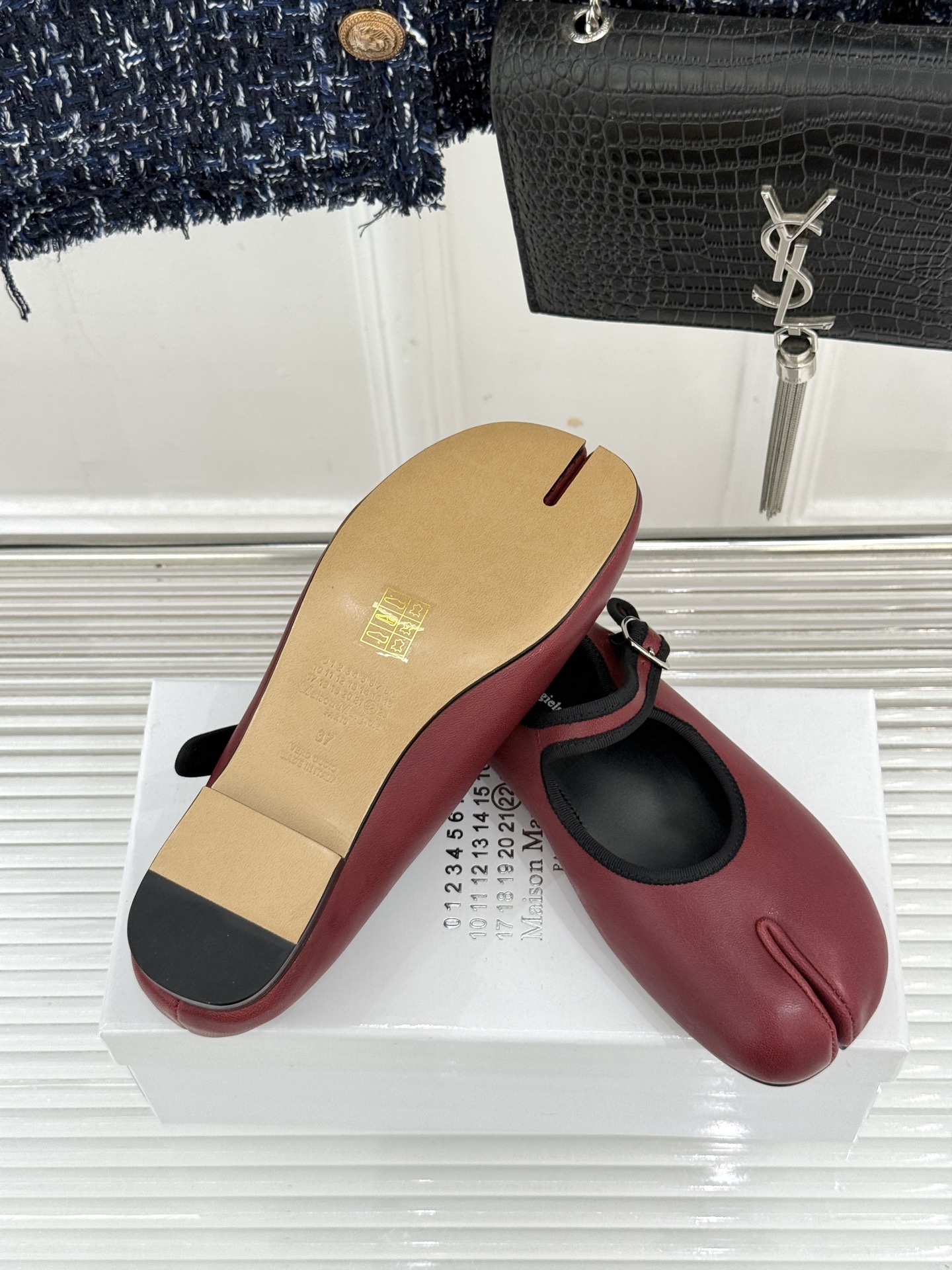 MaisonMargiela｜MM6马吉拉 复古分趾玛丽珍鞋 谁懂马吉拉这双的魅力 复古分趾玛丽珍鞋型 招牌分趾灵魂设计