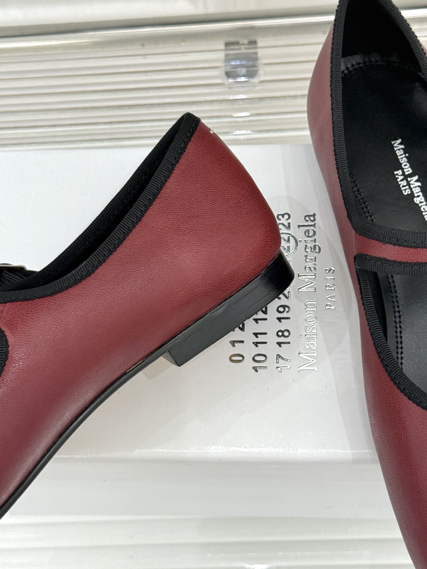 MaisonMargiela｜MM6马吉拉 复古分趾玛丽珍鞋 谁懂马吉拉这双的魅力 复古分趾玛丽珍鞋型 招牌分趾灵魂设计