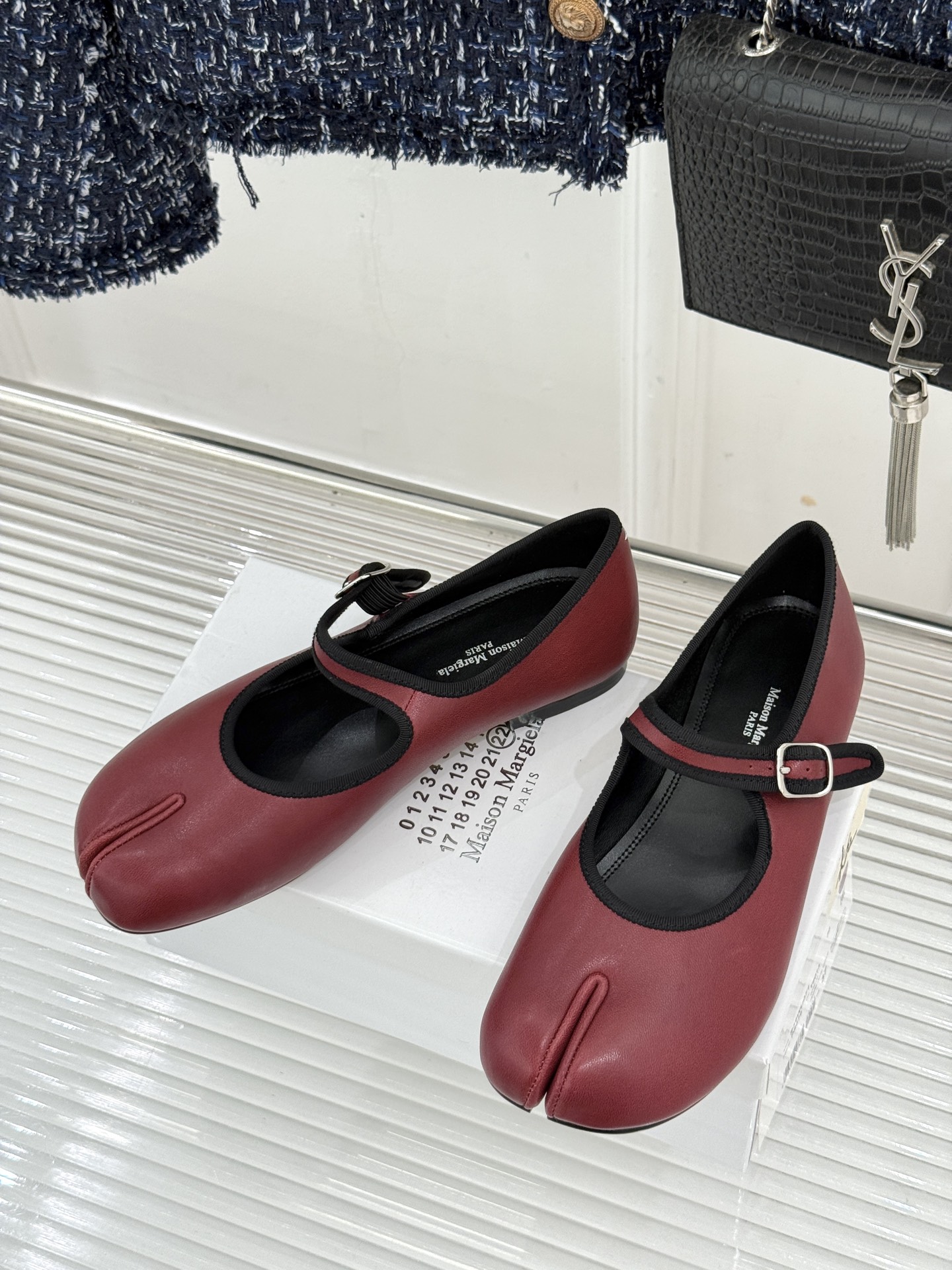 MaisonMargiela｜MM6马吉拉 复古分趾玛丽珍鞋 谁懂马吉拉这双的魅力 复古分趾玛丽珍鞋型 招牌分趾灵魂设计