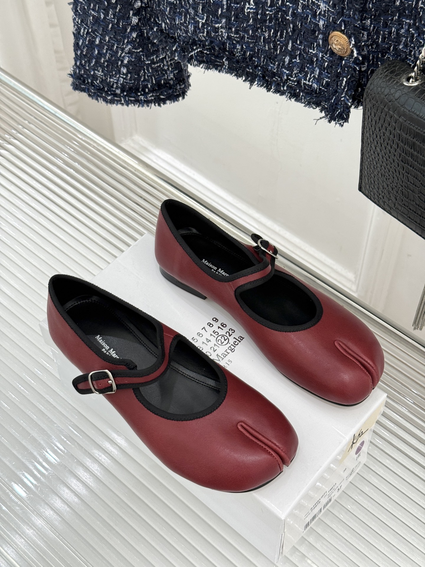 MaisonMargiela｜MM6马吉拉 复古分趾玛丽珍鞋 谁懂马吉拉这双的魅力 复古分趾玛丽珍鞋型 招牌分趾灵魂设计
