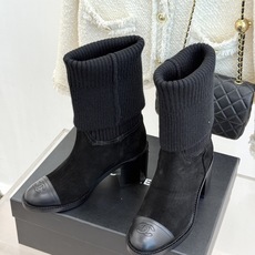 CHANE*|小香经典秋冬双C 拼色粗跟袜子靴! 双C拼色氛围感拉满了 弹力靴筒贴腿型 粗跟稳当走路不累 拼色鞋头延续经 CHANE*|小香经典秋冬双C 拼色粗跟袜子靴! 双C拼色氛围感拉满了 弹力靴筒贴腿型 粗跟稳当走路不累 拼色鞋头延续经