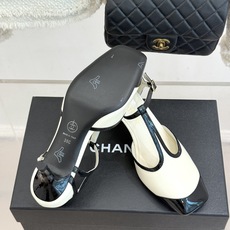 CHANE*|小香26B新品拼色 T字带中空高跟凉鞋 T字带缀双C金属标识 中空露肤显纤细 细高跟悄悄拉长腿线 复古法式 CHANE*|小香26B新品拼色 T字带中空高跟凉鞋 T字带缀双C金属标识 中空露肤显纤细 细高跟悄悄拉长腿线 复古法式