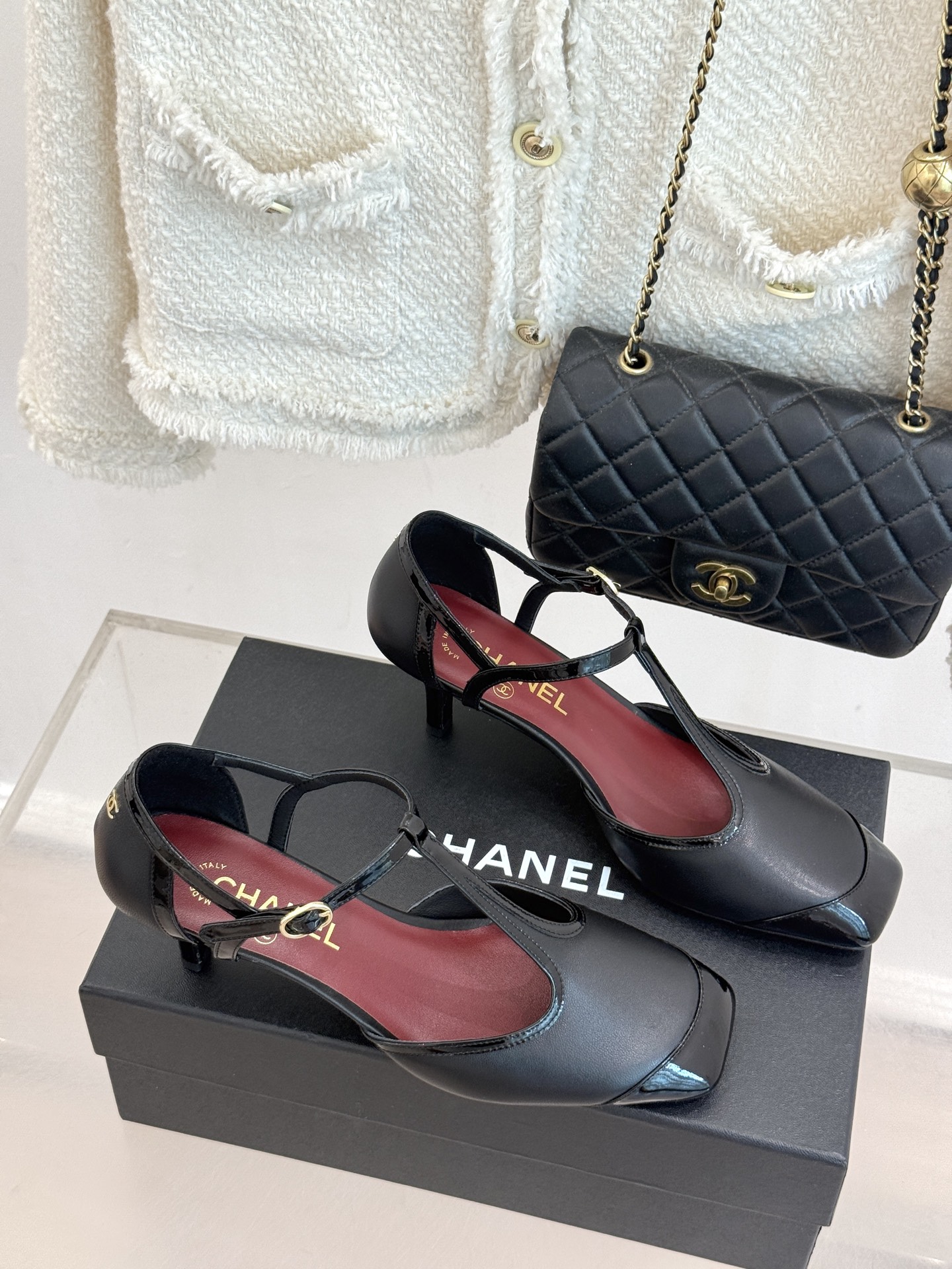 CHANE*｜小香26B新品拼色 T字带中空高跟凉鞋 T字带缀双C金属标识 中空露肤显纤细 细高跟悄悄拉长腿线 复古法式
