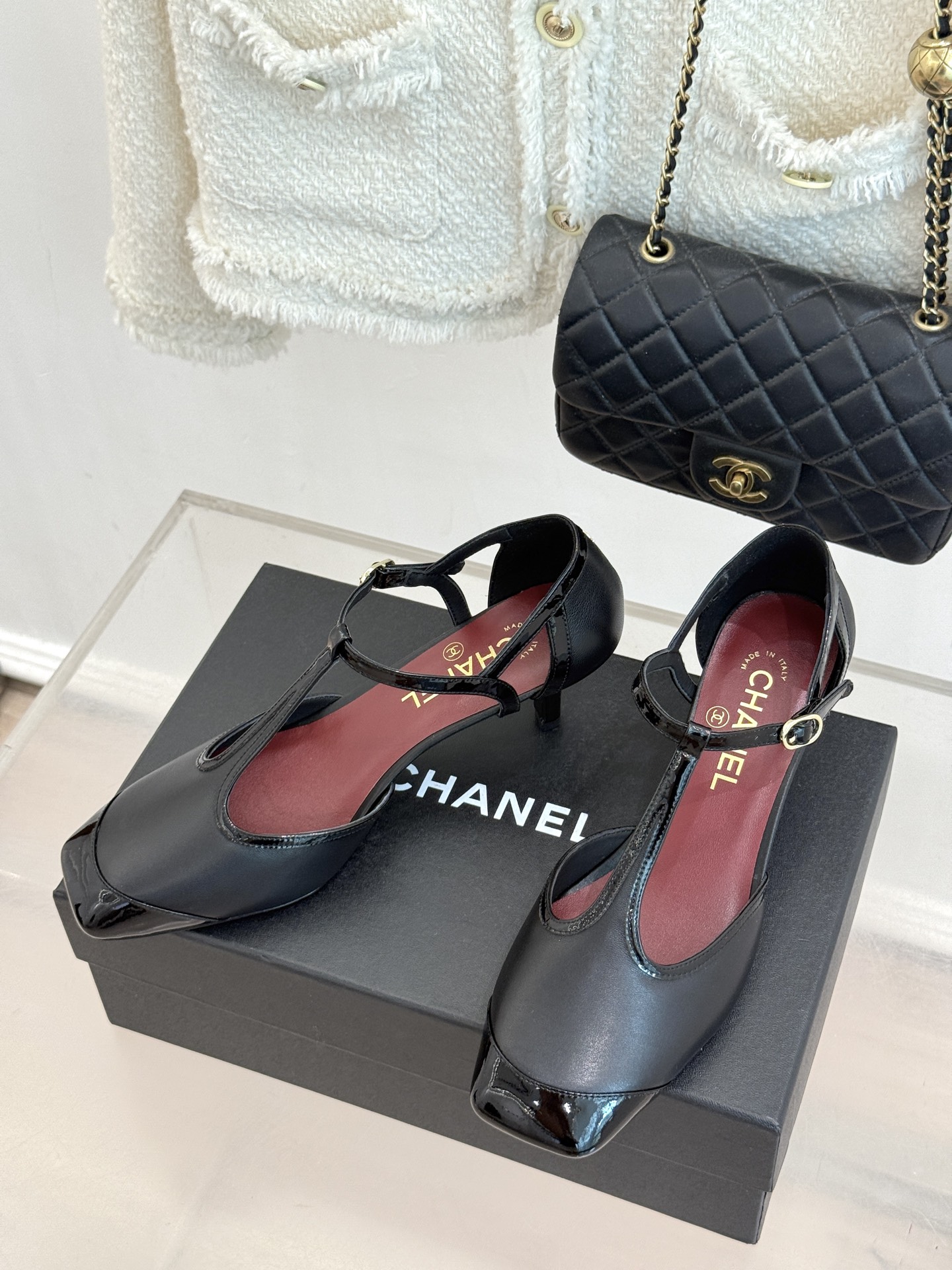 CHANE*｜小香26B新品拼色 T字带中空高跟凉鞋 T字带缀双C金属标识 中空露肤显纤细 细高跟悄悄拉长腿线 复古法式