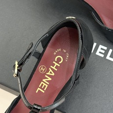 CHANE*|小香26B新品拼色 T字带中空高跟凉鞋 T字带缀双C金属标识 中空露肤显纤细 细高跟悄悄拉长腿线 复古法式 CHANE*|小香26B新品拼色 T字带中空高跟凉鞋 T字带缀双C金属标识 中空露肤显纤细 细高跟悄悄拉长腿线 复古法式