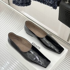 Khaite 26WF春夏新品极简 方头平底奶奶鞋单鞋 极简方头衬脚型秀气 柔润牛皮触感细腻亲肤 意式匠心工艺细节考究 Khaite 26WF春夏新品极简 方头平底奶奶鞋单鞋 极简方头衬脚型秀气 柔润牛皮触感细腻亲肤 意式匠心工艺细节考究
