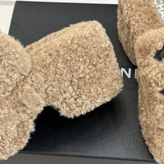 CHANE*|小香经典大双C 厚底毛拖 醒目大双C标识辨识度十足 蓬松羊羔毛包裹柔软双足 加厚松糕底悄悄拉长腿线 缓震鞋 CHANE*|小香经典大双C 厚底毛拖 醒目大双C标识辨识度十足 蓬松羊羔毛包裹柔软双足 加厚松糕底悄悄拉长腿线 缓震鞋