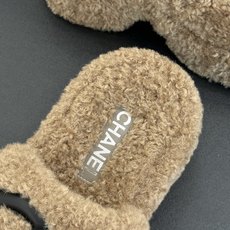 CHANE*|小香经典大双C 厚底毛拖 醒目大双C标识辨识度十足 蓬松羊羔毛包裹柔软双足 加厚松糕底悄悄拉长腿线 缓震鞋 CHANE*|小香经典大双C 厚底毛拖 醒目大双C标识辨识度十足 蓬松羊羔毛包裹柔软双足 加厚松糕底悄悄拉长腿线 缓震鞋