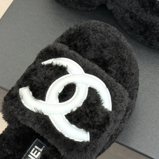 CHANE*|小香经典大双C 厚底毛拖 醒目大双C标识辨识度十足 蓬松羊羔毛包裹柔软双足 加厚松糕底悄悄拉长腿线 缓震鞋 CHANE*|小香经典大双C 厚底毛拖 醒目大双C标识辨识度十足 蓬松羊羔毛包裹柔软双足 加厚松糕底悄悄拉长腿线 缓震鞋