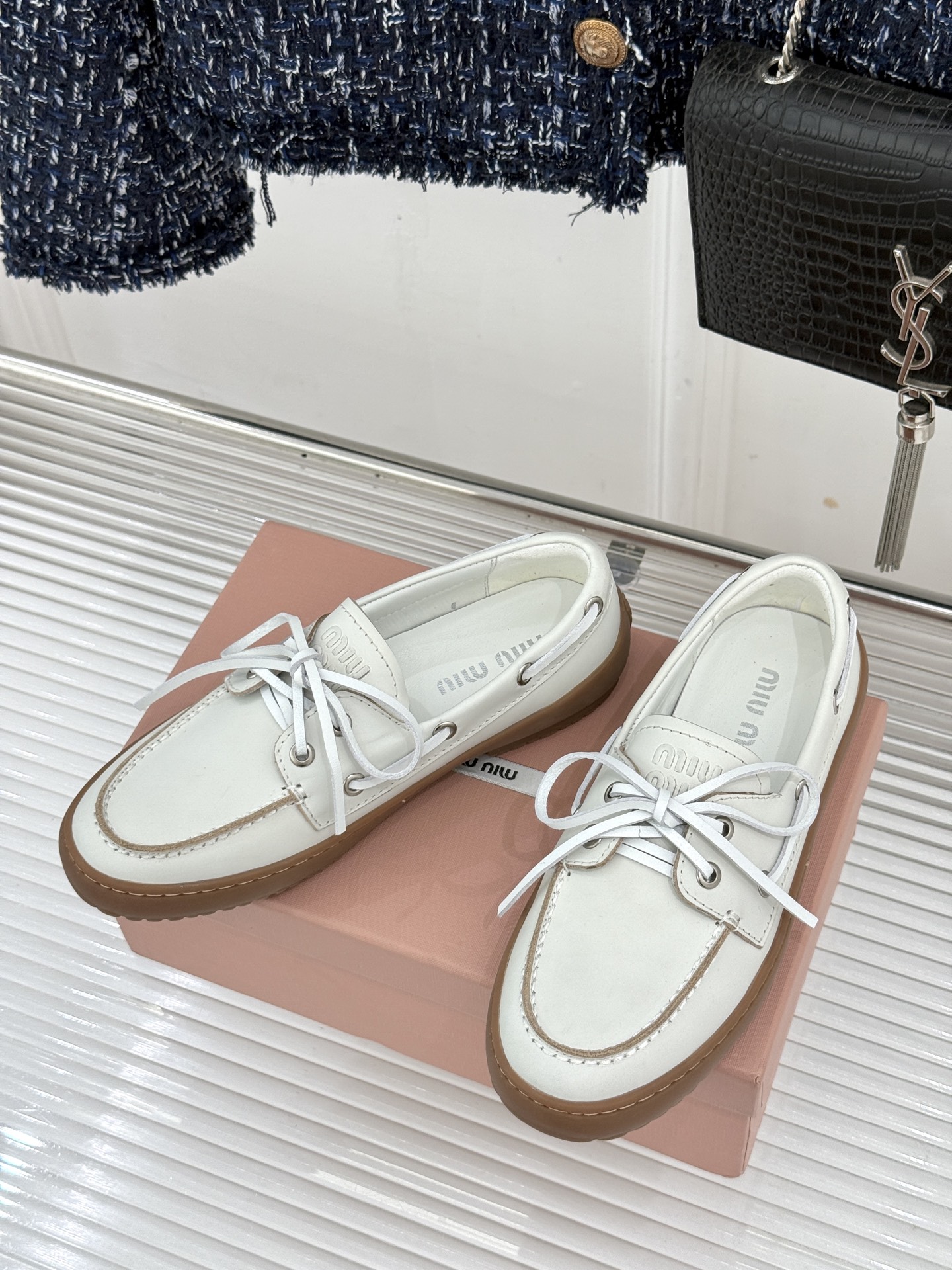 MiuMiu/缪缪26WF新品复古风 系带休闲乐福鞋小皮鞋 复古圆头勾勒学院少女氛围 精致系带设计随性可调节 甄选柔润皮 MiuMiu/缪缪26WF新品复古风 系带休闲乐福鞋小皮鞋 复古圆头勾勒学院少女氛围 精致系带设计随性可调节 甄选柔润皮