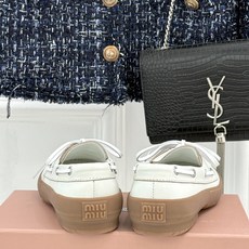 MiuMiu/缪缪26WF新品复古风 系带休闲乐福鞋小皮鞋 复古圆头勾勒学院少女氛围 精致系带设计随性可调节 甄选柔润皮 MiuMiu/缪缪26WF新品复古风 系带休闲乐福鞋小皮鞋 复古圆头勾勒学院少女氛围 精致系带设计随性可调节 甄选柔润皮
