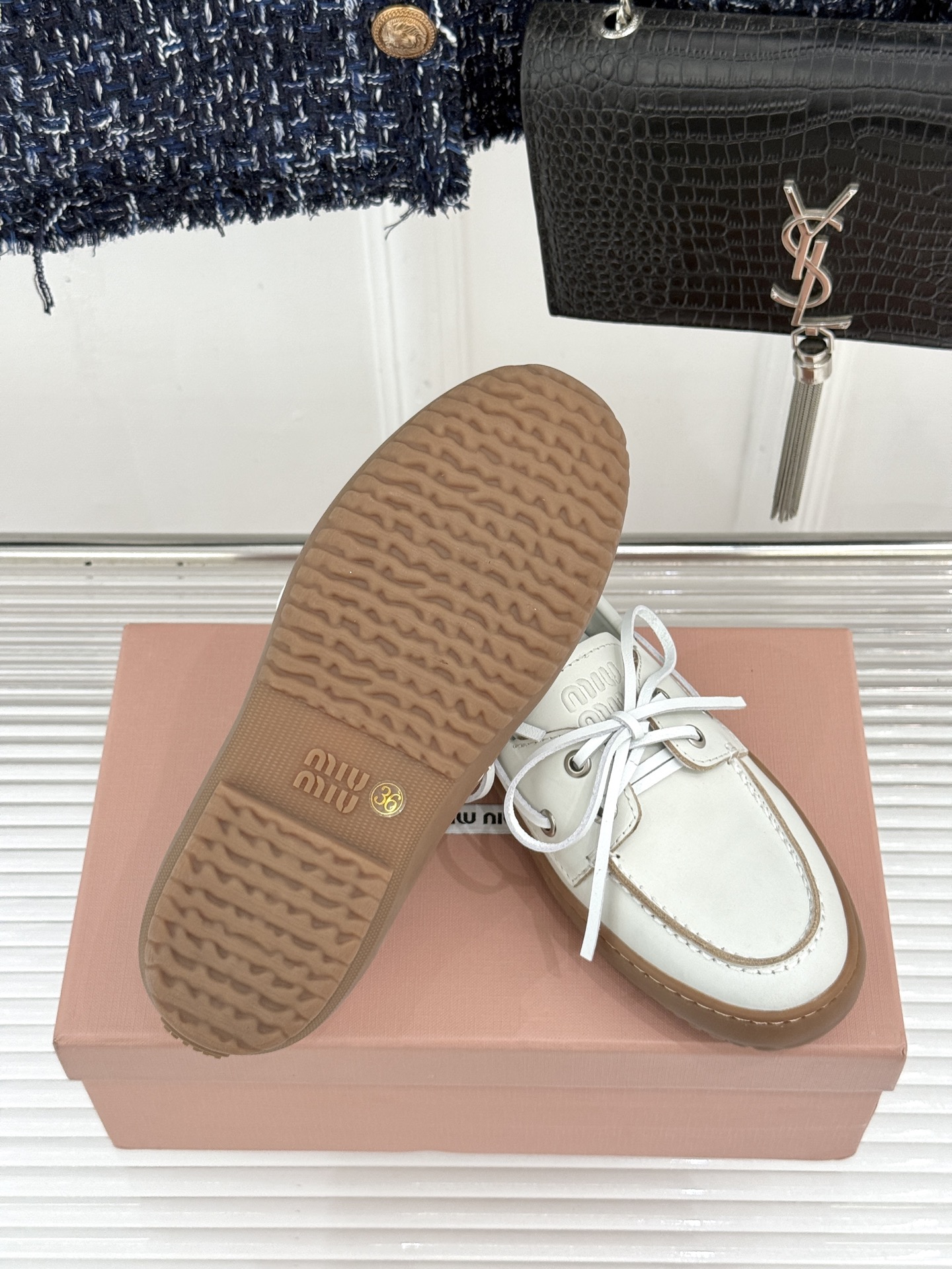 MiuMiu/缪缪26WF新品复古风 系带休闲乐福鞋小皮鞋 复古圆头勾勒学院少女氛围 精致系带设计随性可调节 甄选柔润皮 MiuMiu/缪缪26WF新品复古风 系带休闲乐福鞋小皮鞋 复古圆头勾勒学院少女氛围 精致系带设计随性可调节 甄选柔润皮