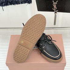 MiuMiu/缪缪26WF新品复古风 系带休闲乐福鞋小皮鞋 复古圆头勾勒学院少女氛围 精致系带设计随性可调节 甄选柔润皮 MiuMiu/缪缪26WF新品复古风 系带休闲乐福鞋小皮鞋 复古圆头勾勒学院少女氛围 精致系带设计随性可调节 甄选柔润皮