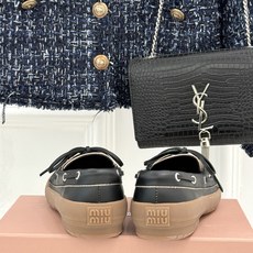 MiuMiu/缪缪26WF新品复古风 系带休闲乐福鞋小皮鞋 复古圆头勾勒学院少女氛围 精致系带设计随性可调节 甄选柔润皮 MiuMiu/缪缪26WF新品复古风 系带休闲乐福鞋小皮鞋 复古圆头勾勒学院少女氛围 精致系带设计随性可调节 甄选柔润皮