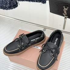MiuMiu/缪缪26WF新品复古风 系带休闲乐福鞋小皮鞋 复古圆头勾勒学院少女氛围 精致系带设计随性可调节 甄选柔润皮 MiuMiu/缪缪26WF新品复古风 系带休闲乐福鞋小皮鞋 复古圆头勾勒学院少女氛围 精致系带设计随性可调节 甄选柔润皮