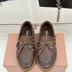 MiuMiu/缪缪26WF新品复古风 系带休闲乐福鞋小皮鞋 复古圆头勾勒学院少女氛围 精致系带设计随性可调节 甄选柔润皮 MiuMiu/缪缪26WF新品复古风 系带休闲乐福鞋小皮鞋 复古圆头勾勒学院少女氛围 精致系带设计随性可调节 甄选柔润皮