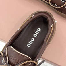 MiuMiu/缪缪26WF新品复古风 系带休闲乐福鞋小皮鞋 复古圆头勾勒学院少女氛围 精致系带设计随性可调节 甄选柔润皮 MiuMiu/缪缪26WF新品复古风 系带休闲乐福鞋小皮鞋 复古圆头勾勒学院少女氛围 精致系带设计随性可调节 甄选柔润皮