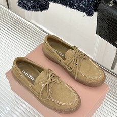 MiuMiu/缪缪26WF新品复古风 系带休闲乐福鞋小皮鞋 复古圆头勾勒学院少女氛围 精致系带设计随性可调节 甄选柔润皮 MiuMiu/缪缪26WF新品复古风 系带休闲乐福鞋小皮鞋 复古圆头勾勒学院少女氛围 精致系带设计随性可调节 甄选柔润皮