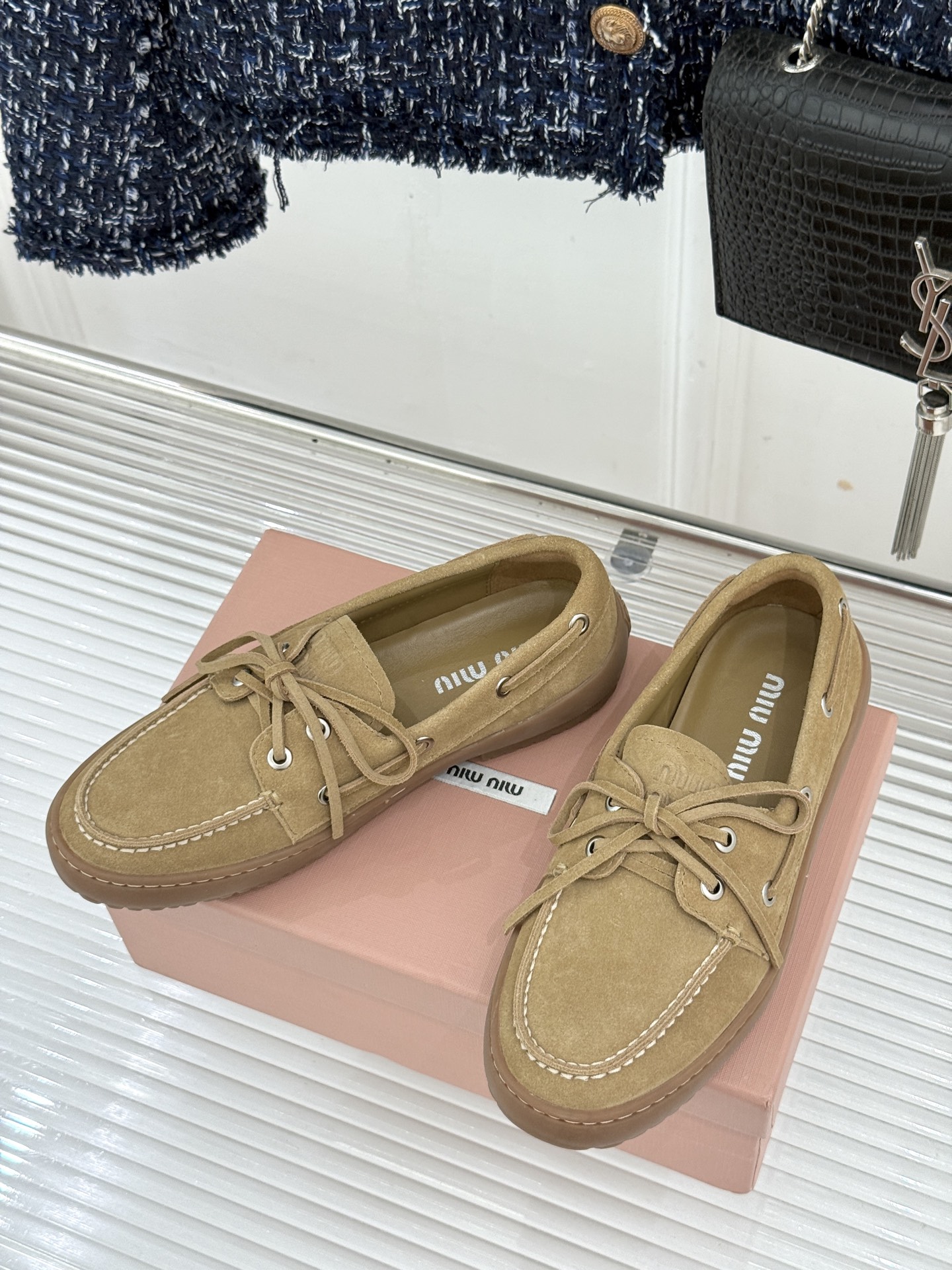 MiuMiu/缪缪26WF新品复古风 系带休闲乐福鞋小皮鞋 复古圆头勾勒学院少女氛围 精致系带设计随性可调节 甄选柔润皮 MiuMiu/缪缪26WF新品复古风 系带休闲乐福鞋小皮鞋 复古圆头勾勒学院少女氛围 精致系带设计随性可调节 甄选柔润皮