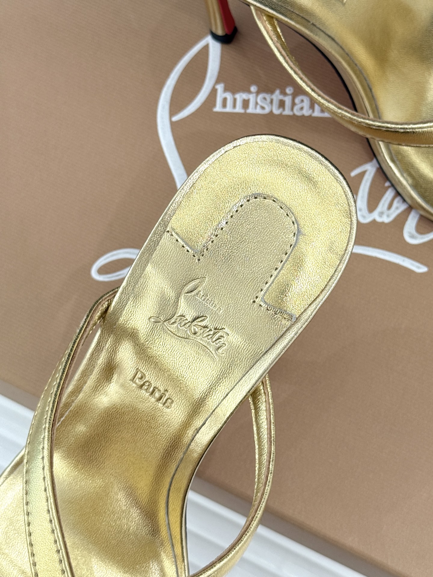 ChristinLouboutin/CL26WF新品 交叉带高跟红底鞋高跟拖鞋 标志性红底辨识度直接拉满 交叉细带勾勒足