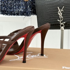 ChristinLouboutin/CL26WF新品 交叉带高跟红底鞋高跟拖鞋 标志性红底辨识度直接拉满 交叉细带勾勒足 ChristinLouboutin/CL26WF新品 交叉带高跟红底鞋高跟拖鞋 标志性红底辨识度直接拉满 交叉细带勾勒足