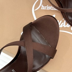 ChristinLouboutin/CL26WF新品 交叉带高跟红底鞋高跟拖鞋 标志性红底辨识度直接拉满 交叉细带勾勒足 ChristinLouboutin/CL26WF新品 交叉带高跟红底鞋高跟拖鞋 标志性红底辨识度直接拉满 交叉细带勾勒足