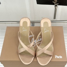 ChristinLouboutin/CL26WF新品 交叉带高跟红底鞋高跟拖鞋 标志性红底辨识度直接拉满 交叉细带勾勒足 ChristinLouboutin/CL26WF新品 交叉带高跟红底鞋高跟拖鞋 标志性红底辨识度直接拉满 交叉细带勾勒足