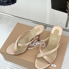ChristinLouboutin/CL26WF新品 交叉带高跟红底鞋高跟拖鞋 标志性红底辨识度直接拉满 交叉细带勾勒足 ChristinLouboutin/CL26WF新品 交叉带高跟红底鞋高跟拖鞋 标志性红底辨识度直接拉满 交叉细带勾勒足
