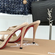ChristinLouboutin/CL26WF新品 交叉带高跟红底鞋高跟拖鞋 标志性红底辨识度直接拉满 交叉细带勾勒足 ChristinLouboutin/CL26WF新品 交叉带高跟红底鞋高跟拖鞋 标志性红底辨识度直接拉满 交叉细带勾勒足