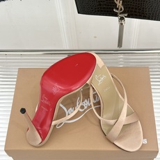 ChristinLouboutin/CL26WF新品 交叉带高跟红底鞋高跟拖鞋 标志性红底辨识度直接拉满 交叉细带勾勒足 ChristinLouboutin/CL26WF新品 交叉带高跟红底鞋高跟拖鞋 标志性红底辨识度直接拉满 交叉细带勾勒足