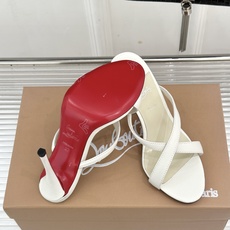 ChristinLouboutin/CL26WF新品 交叉带高跟红底鞋高跟拖鞋 标志性红底辨识度直接拉满 交叉细带勾勒足 ChristinLouboutin/CL26WF新品 交叉带高跟红底鞋高跟拖鞋 标志性红底辨识度直接拉满 交叉细带勾勒足