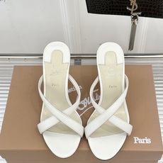 ChristinLouboutin/CL26WF新品 交叉带高跟红底鞋高跟拖鞋 标志性红底辨识度直接拉满 交叉细带勾勒足 ChristinLouboutin/CL26WF新品 交叉带高跟红底鞋高跟拖鞋 标志性红底辨识度直接拉满 交叉细带勾勒足