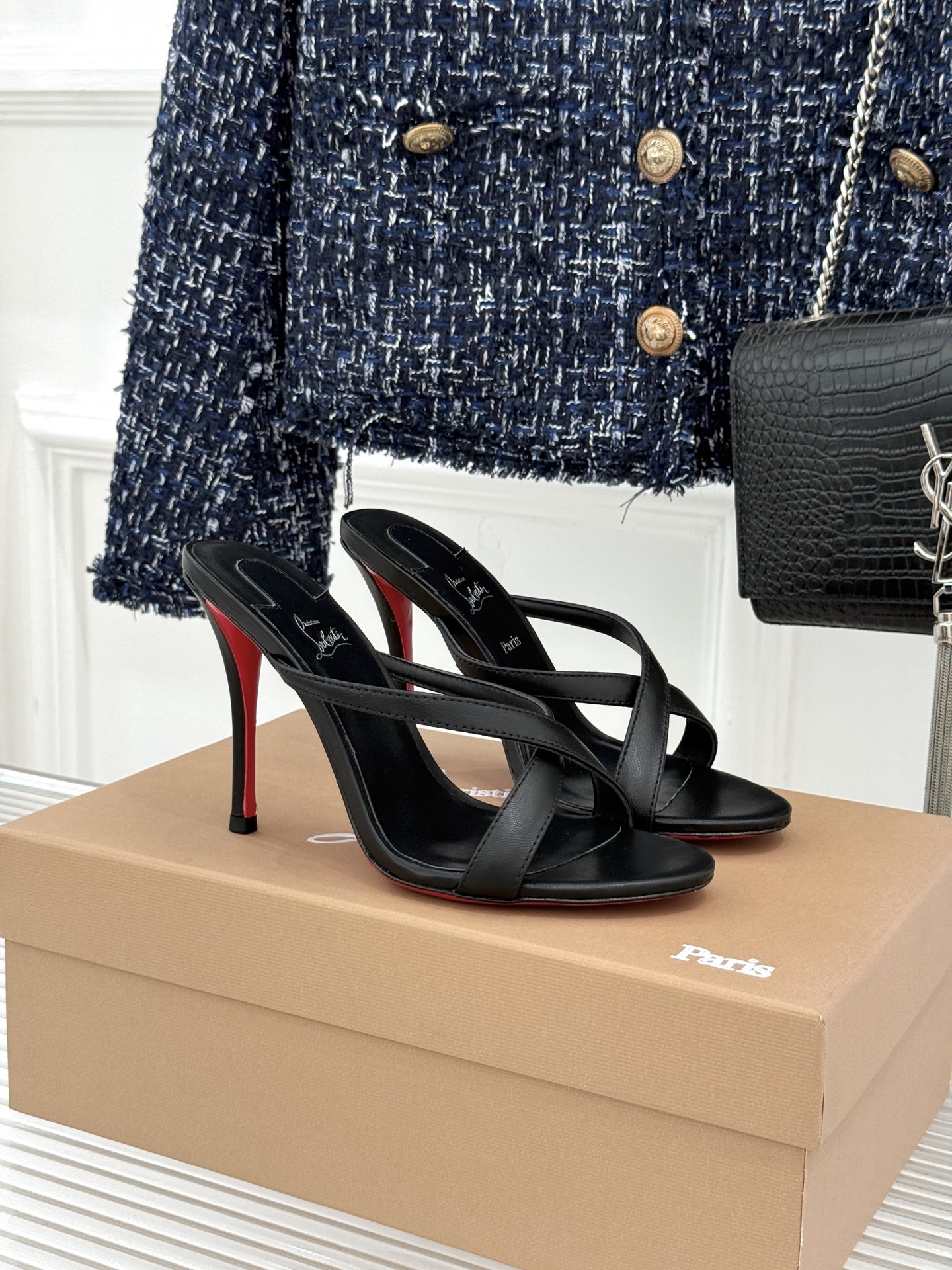 ChristinLouboutin/CL26WF新品 交叉带高跟红底鞋高跟拖鞋 标志性红底辨识度直接拉满 交叉细带勾勒足