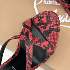 ChristinLouboutin/CL26WF新品 交叉带高跟红底鞋高跟拖鞋 标志性红底辨识度直接拉满 交叉细带勾勒足 ChristinLouboutin/CL26WF新品 交叉带高跟红底鞋高跟拖鞋 标志性红底辨识度直接拉满 交叉细带勾勒足