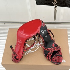 ChristinLouboutin/CL26WF新品 交叉带高跟红底鞋高跟拖鞋 标志性红底辨识度直接拉满 交叉细带勾勒足 ChristinLouboutin/CL26WF新品 交叉带高跟红底鞋高跟拖鞋 标志性红底辨识度直接拉满 交叉细带勾勒足