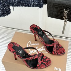ChristinLouboutin/CL26WF新品 交叉带高跟红底鞋高跟拖鞋 标志性红底辨识度直接拉满 交叉细带勾勒足 ChristinLouboutin/CL26WF新品 交叉带高跟红底鞋高跟拖鞋 标志性红底辨识度直接拉满 交叉细带勾勒足