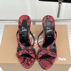 ChristinLouboutin/CL26WF新品 交叉带高跟红底鞋高跟拖鞋 标志性红底辨识度直接拉满 交叉细带勾勒足 ChristinLouboutin/CL26WF新品 交叉带高跟红底鞋高跟拖鞋 标志性红底辨识度直接拉满 交叉细带勾勒足