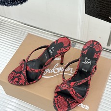ChristinLouboutin/CL26WF新品 交叉带高跟红底鞋高跟拖鞋 标志性红底辨识度直接拉满 交叉细带勾勒足 ChristinLouboutin/CL26WF新品 交叉带高跟红底鞋高跟拖鞋 标志性红底辨识度直接拉满 交叉细带勾勒足