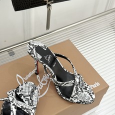ChristinLouboutin/CL26WF新品 交叉带高跟红底鞋高跟拖鞋 标志性红底辨识度直接拉满 交叉细带勾勒足 ChristinLouboutin/CL26WF新品 交叉带高跟红底鞋高跟拖鞋 标志性红底辨识度直接拉满 交叉细带勾勒足