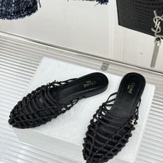 Celine/赛琳26WF新品凯旋门 度假风编织罗马平底凉鞋 凯旋门金扣藏着精致细节 编织肌理自带度假松弛感 平底鞋型走 Celine/赛琳26WF新品凯旋门 度假风编织罗马平底凉鞋 凯旋门金扣藏着精致细节 编织肌理自带度假松弛感 平底鞋型走