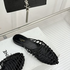 Celine/赛琳26WF新品凯旋门 度假风编织罗马平底凉鞋 凯旋门金扣藏着精致细节 编织肌理自带度假松弛感 平底鞋型走 Celine/赛琳26WF新品凯旋门 度假风编织罗马平底凉鞋 凯旋门金扣藏着精致细节 编织肌理自带度假松弛感 平底鞋型走