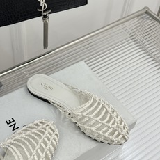 Celine/赛琳26WF新品凯旋门 度假风编织罗马平底凉鞋 凯旋门金扣藏着精致细节 编织肌理自带度假松弛感 平底鞋型走 Celine/赛琳26WF新品凯旋门 度假风编织罗马平底凉鞋 凯旋门金扣藏着精致细节 编织肌理自带度假松弛感 平底鞋型走