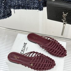 Celine/赛琳26WF新品凯旋门 度假风编织罗马平底凉鞋 凯旋门金扣藏着精致细节 编织肌理自带度假松弛感 平底鞋型走 Celine/赛琳26WF新品凯旋门 度假风编织罗马平底凉鞋 凯旋门金扣藏着精致细节 编织肌理自带度假松弛感 平底鞋型走