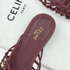 Celine/赛琳26WF新品凯旋门 度假风编织罗马平底凉鞋 凯旋门金扣藏着精致细节 编织肌理自带度假松弛感 平底鞋型走 Celine/赛琳26WF新品凯旋门 度假风编织罗马平底凉鞋 凯旋门金扣藏着精致细节 编织肌理自带度假松弛感 平底鞋型走