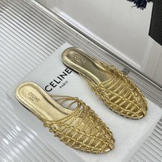 Celine/赛琳26WF新品凯旋门 度假风编织罗马平底凉鞋 凯旋门金扣藏着精致细节 编织肌理自带度假松弛感 平底鞋型走 Celine/赛琳26WF新品凯旋门 度假风编织罗马平底凉鞋 凯旋门金扣藏着精致细节 编织肌理自带度假松弛感 平底鞋型走
