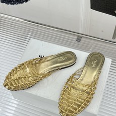 Celine/赛琳26WF新品凯旋门 度假风编织罗马平底凉鞋 凯旋门金扣藏着精致细节 编织肌理自带度假松弛感 平底鞋型走 Celine/赛琳26WF新品凯旋门 度假风编织罗马平底凉鞋 凯旋门金扣藏着精致细节 编织肌理自带度假松弛感 平底鞋型走