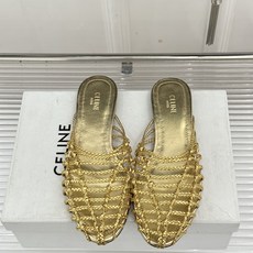 Celine/赛琳26WF新品凯旋门 度假风编织罗马平底凉鞋 凯旋门金扣藏着精致细节 编织肌理自带度假松弛感 平底鞋型走 Celine/赛琳26WF新品凯旋门 度假风编织罗马平底凉鞋 凯旋门金扣藏着精致细节 编织肌理自带度假松弛感 平底鞋型走