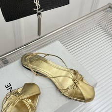 Celine/赛琳26WF新品凯旋门 度假风细带平底凉鞋 凯旋门金扣精致辨识度高 细带勾勒纤细足踝线条 平底稳当走路毫不 Celine/赛琳26WF新品凯旋门 度假风细带平底凉鞋 凯旋门金扣精致辨识度高 细带勾勒纤细足踝线条 平底稳当走路毫不