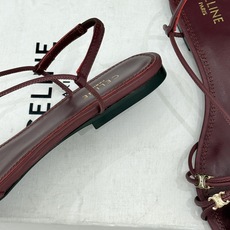 Celine/赛琳26WF新品凯旋门 度假风细带平底凉鞋 凯旋门金扣精致辨识度高 细带勾勒纤细足踝线条 平底稳当走路毫不 Celine/赛琳26WF新品凯旋门 度假风细带平底凉鞋 凯旋门金扣精致辨识度高 细带勾勒纤细足踝线条 平底稳当走路毫不
