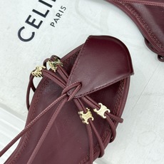 Celine/赛琳26WF新品凯旋门 度假风细带平底凉鞋 凯旋门金扣精致辨识度高 细带勾勒纤细足踝线条 平底稳当走路毫不 Celine/赛琳26WF新品凯旋门 度假风细带平底凉鞋 凯旋门金扣精致辨识度高 细带勾勒纤细足踝线条 平底稳当走路毫不
